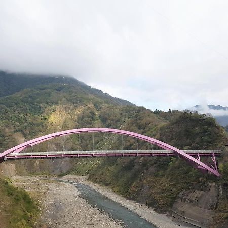 拉拉山周家渡假旅館 Hualing Екстериор снимка