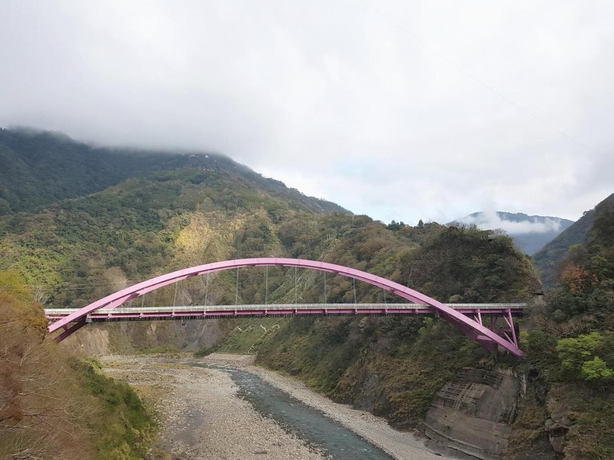 拉拉山周家渡假旅館 Hualing Екстериор снимка