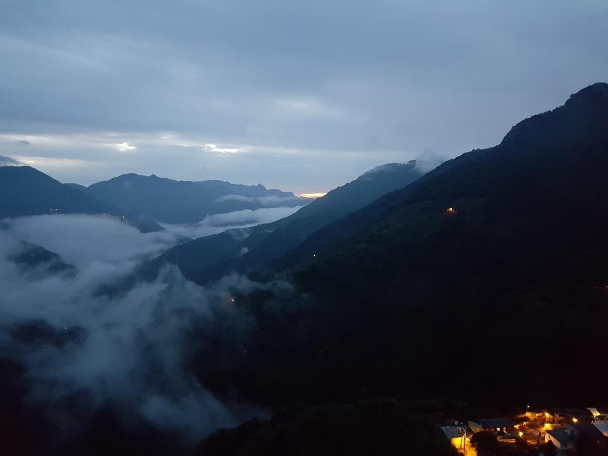 拉拉山周家渡假旅館 Hualing Екстериор снимка